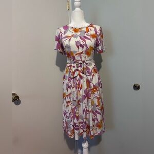 Fantastic Fawn Midi Floral Dress,short sleeve,medium size w/waist tie .